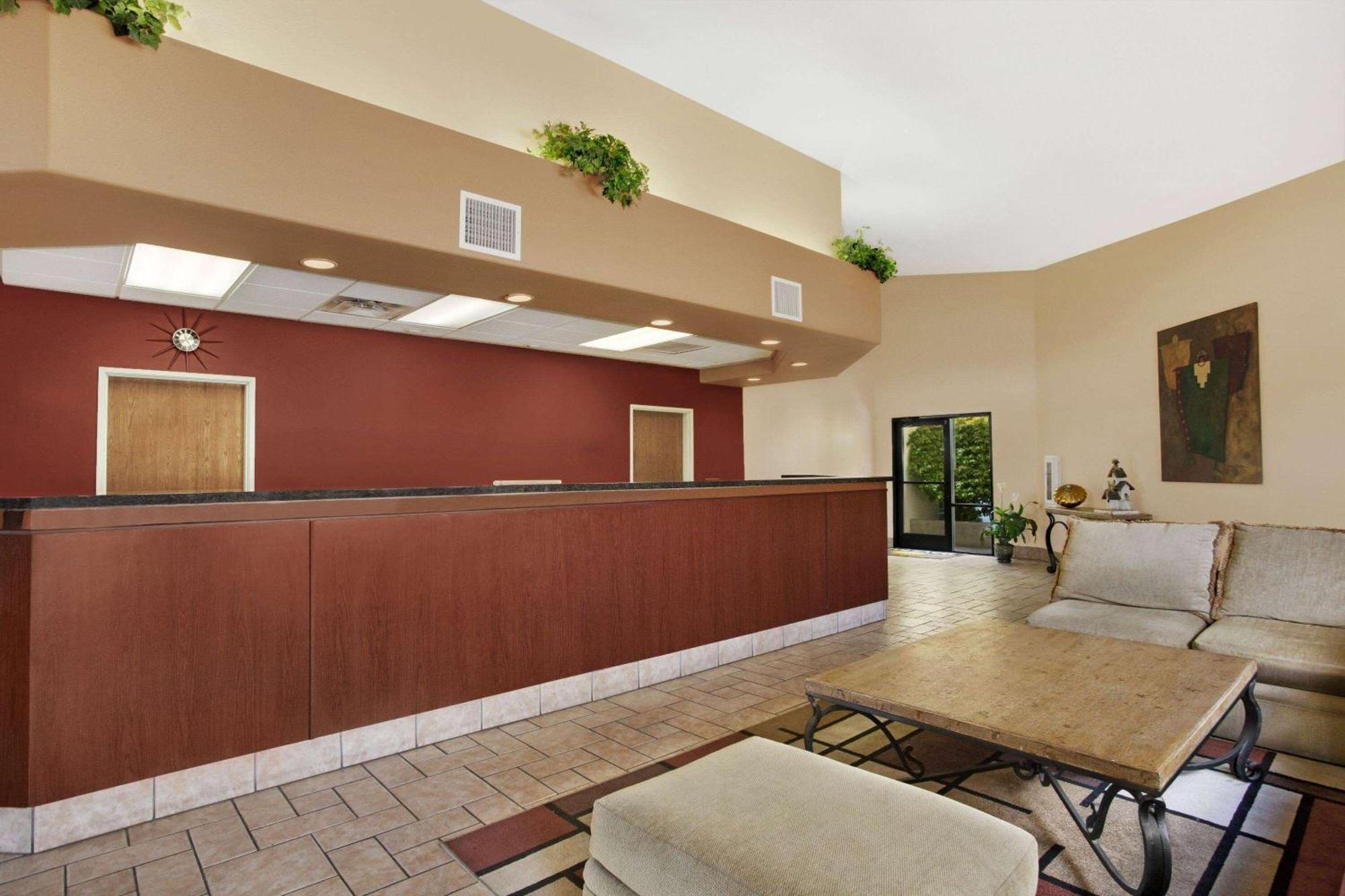Days Inn By Wyndham גלוב מראה חיצוני תמונה