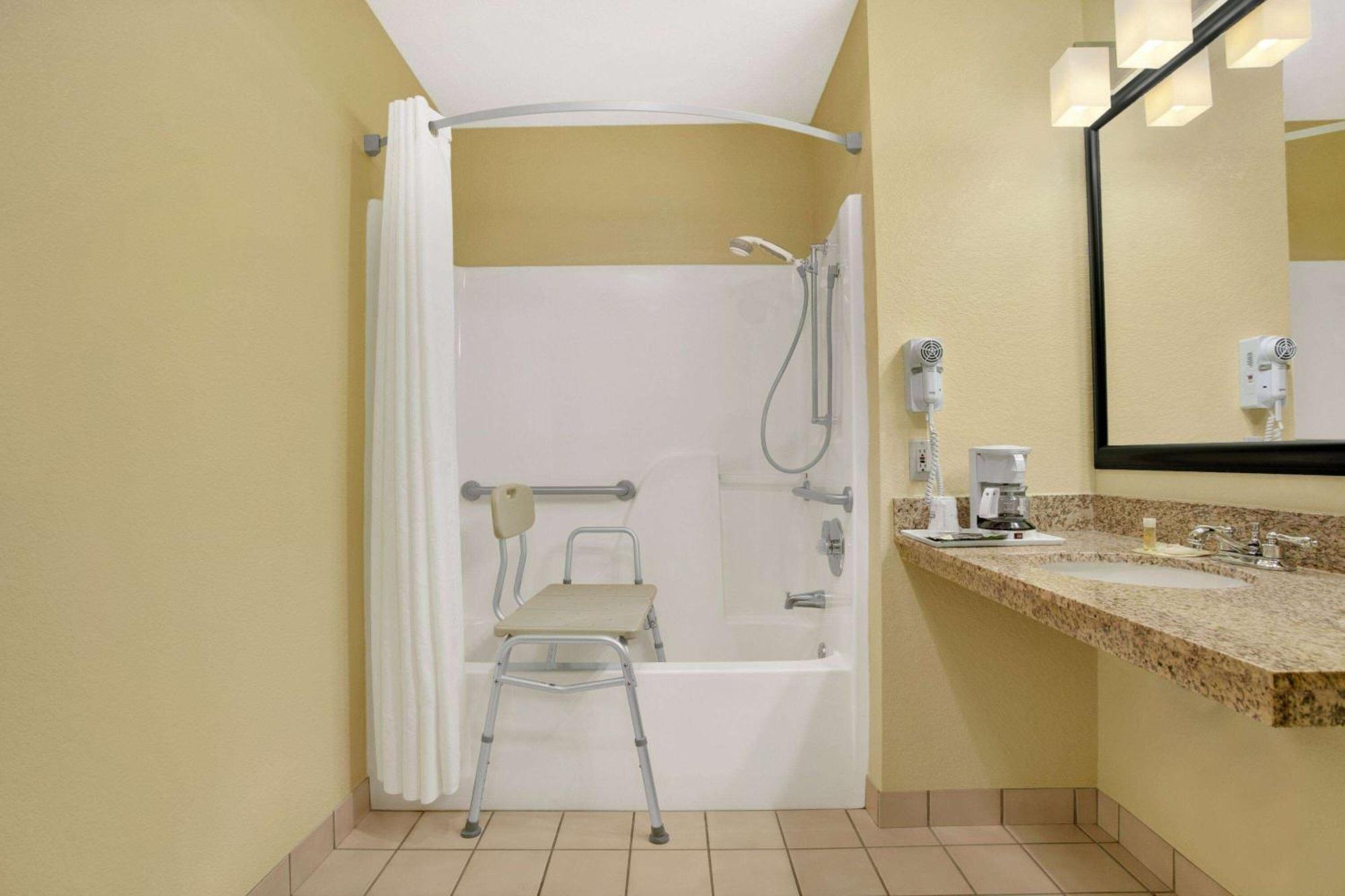 Days Inn By Wyndham גלוב מראה חיצוני תמונה