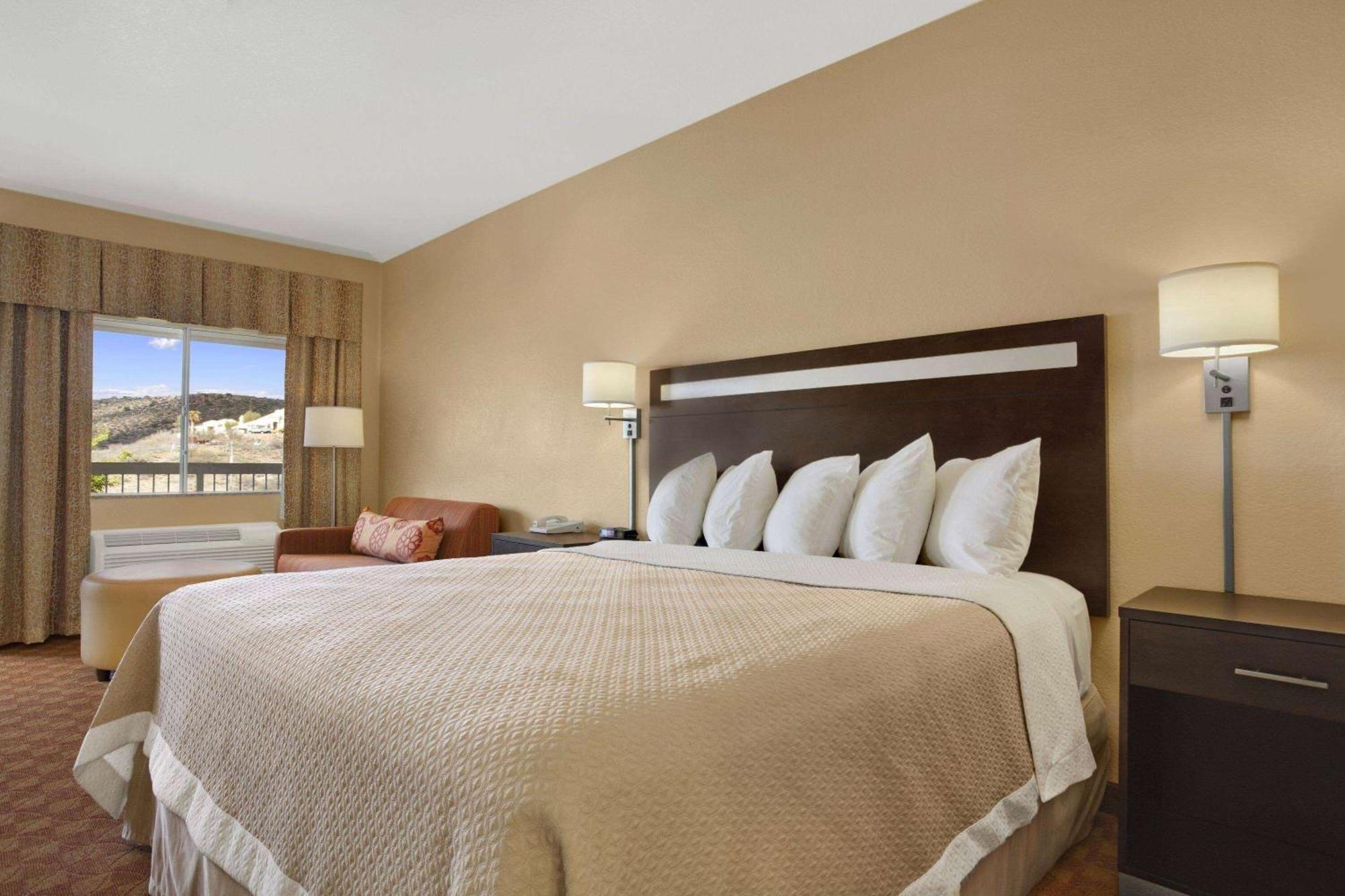 Days Inn By Wyndham גלוב מראה חיצוני תמונה